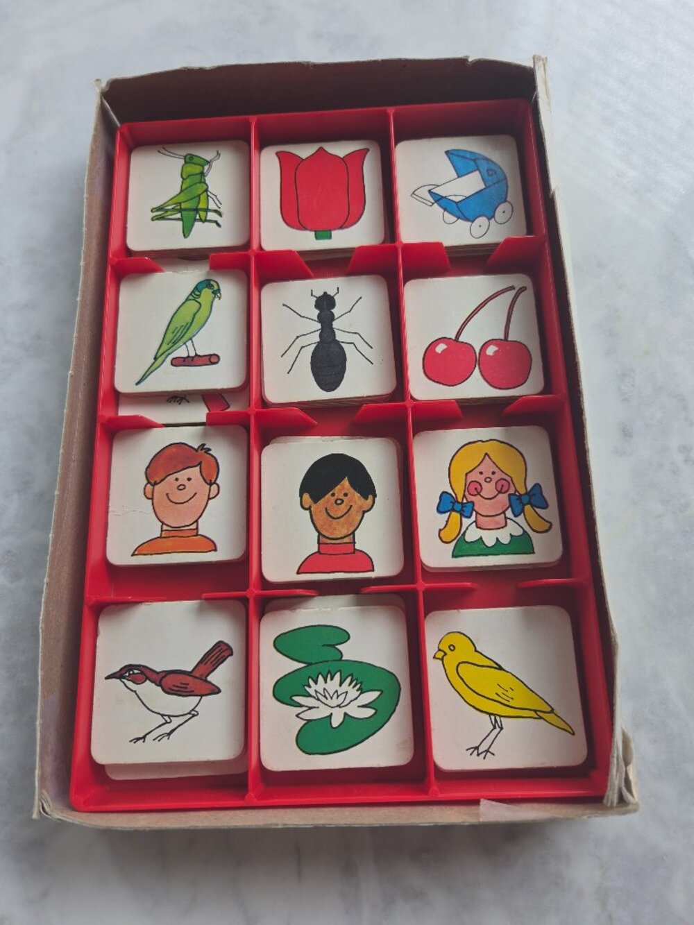 GAME, MILTON BRADLEY'S "THE ORIGINAL MEMORY CARD MATCHING GAME," 1960 VINTAGE! - Picture 5 of 6